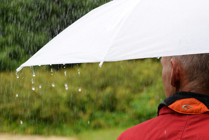 濡れて重いグリーン攻略、深いラフの打ち方、クラブ選択...雨のラウンドで気をつけるべきこと