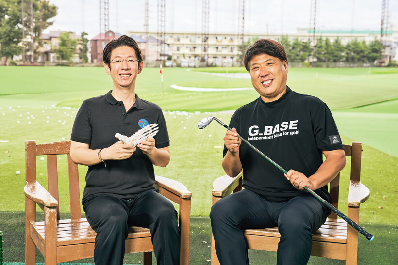 人間の身体の動きの仕組みを骨や関節から解明した角田氏(左)と、同じく関節からゴルフスイングの本質を読み解いた辻村コーチ。