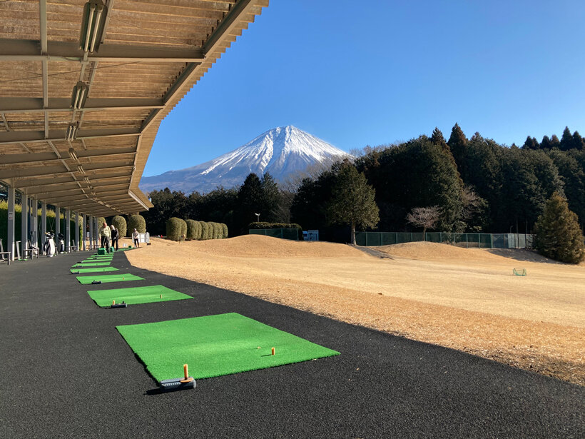西富士ゴルフ倶楽部。富士山を望むドライビングレンジ