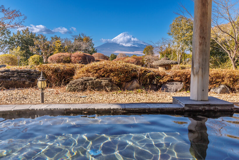 新幹線でひとっ飛び！ 温泉も楽しめる​「三島カントリークラブ​」