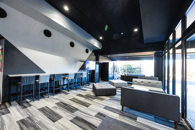 リニューアルした甘楽カントリークラブのラウンジ